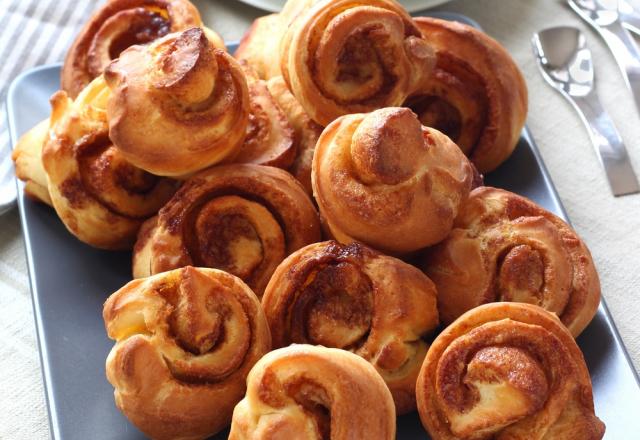 Petites brioches roulées à la cannelle au four combiné vapeur