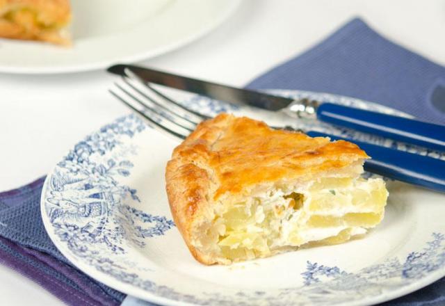 Tourte aux pommes de terre et au boursin à l'ail et aux fines herbes