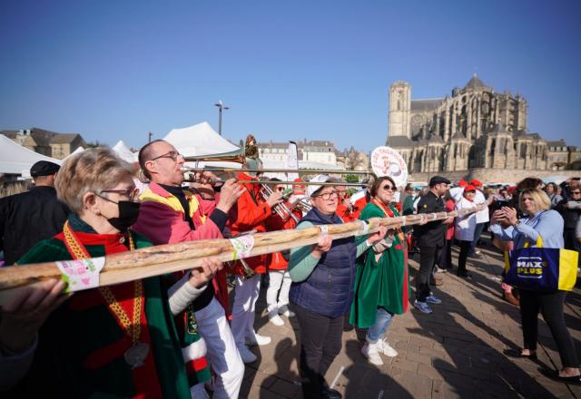 Un sandwich aux rillettes plus grand que Notre-Dame de Paris bat le record du monde au Mans !