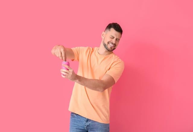 Cette technique infaillible pour ouvrir une canette qui a été trop secouée