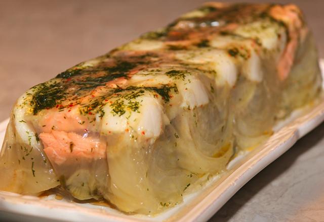 Terrine de St-Jacques et de saumon en gelée