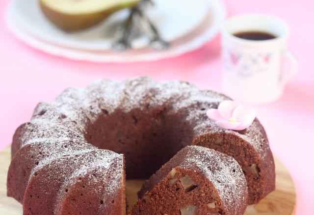 Gâteau léger de semoule complète au chocolat et poires williams