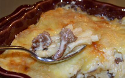 Gratin de macaronis aux girolles et au fromage à raclette