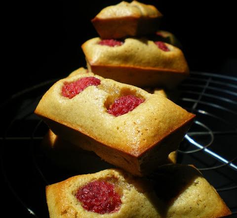 Financiers aux framboises et pâte à pistache