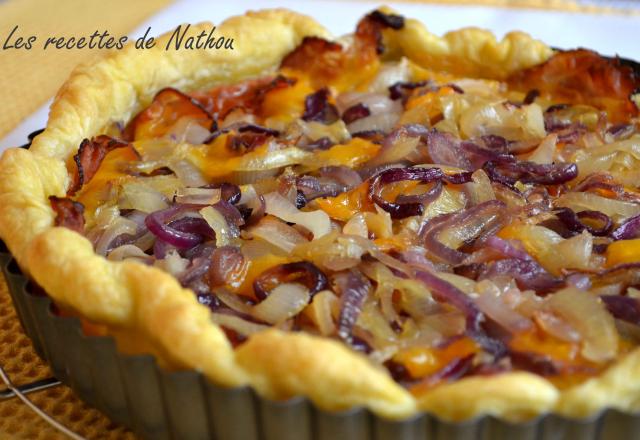 Tarte aux deux oignons, lard et cheddar