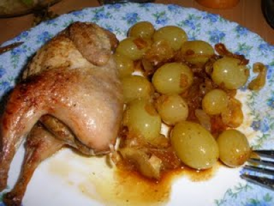 Cailles farcies au foie gras et aux raisins blancs