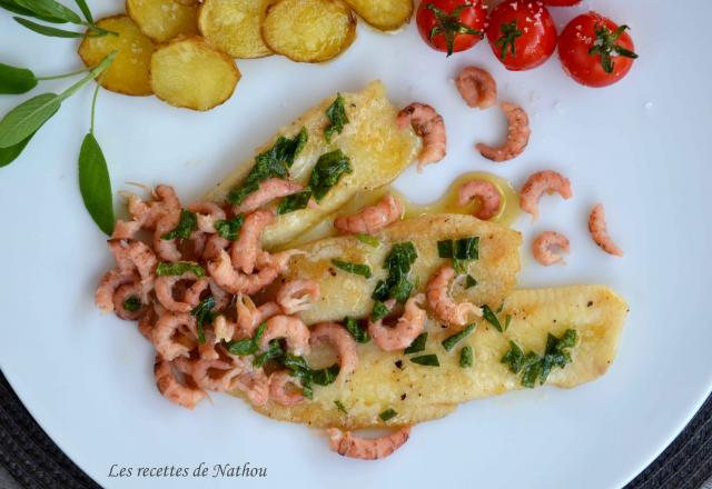 Filets de sole au beurre de sauge et crevettes grises