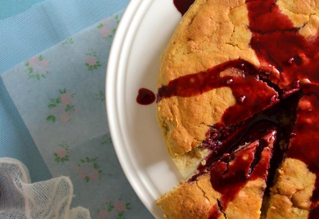 Gâteau aérien au fromage, citron et coulis de fruits rouges (Cheesecake)