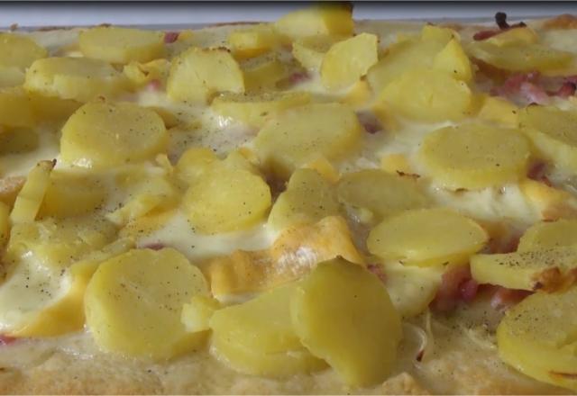 Pizza tartiflette ou pizza savoyarde