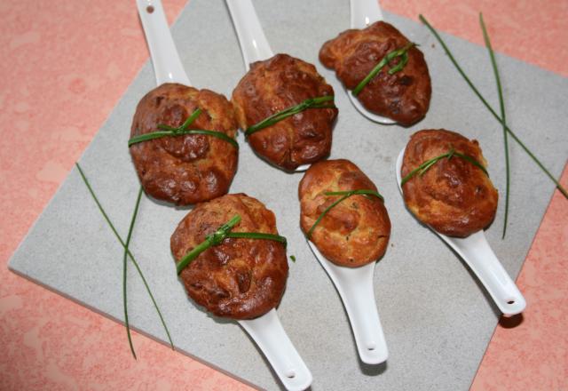 Madeleines poire, roquefort, amandes grillées