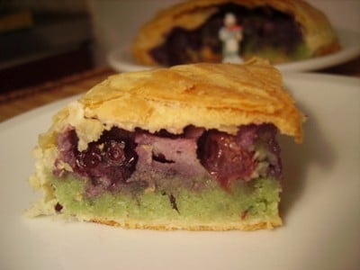 Galette des rois frangipane, pistache et myrtilles