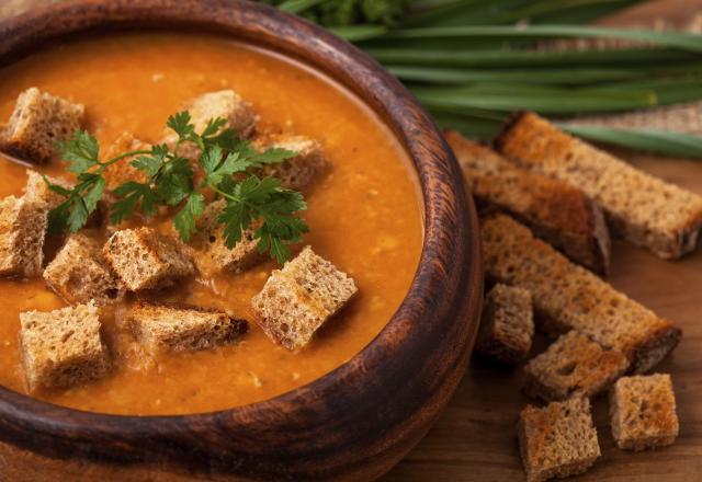 Soupe de lentilles corail et ses croûtons de pain complet