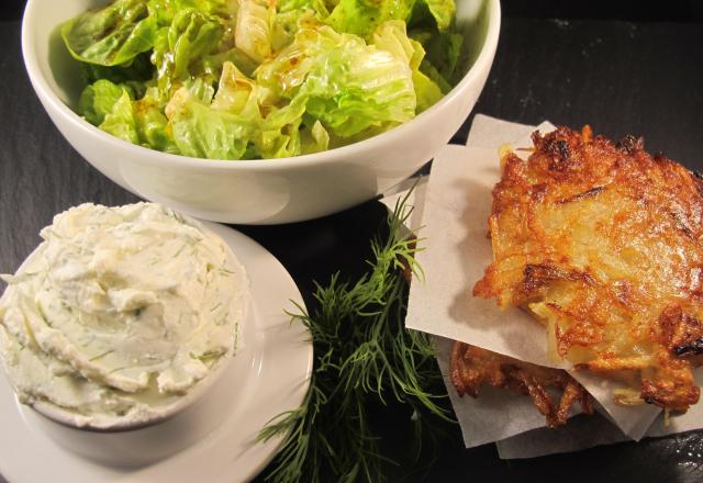 Galettes de pommes de terre et fromage frais à l'aneth