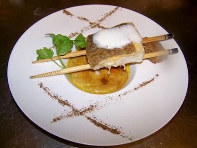 Crème brûlée au shiitakes, dos de cabillaud en légère croûte, madeleine à la châtaigne