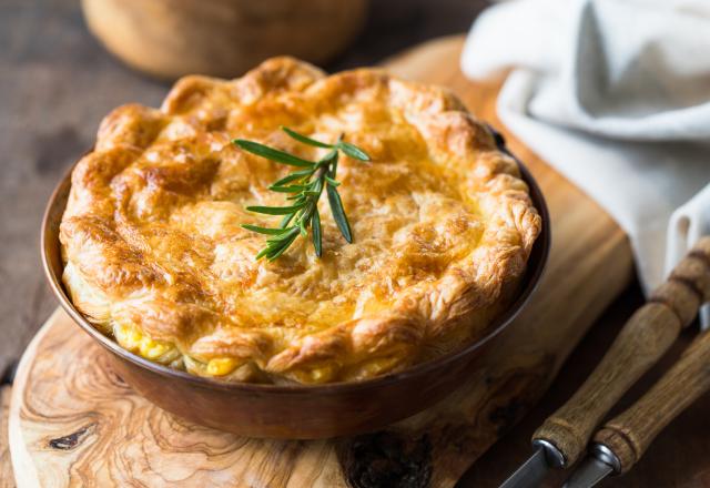 Du poulet, des légumes, des herbes de Provence, Laurent Mariotte partage sa recette de tourte estivale