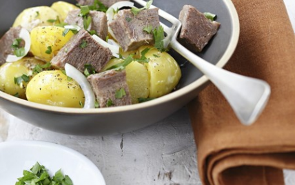 Salade de langue de bœuf, pommes de terre grenailles, sauce César