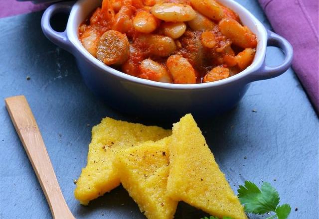 Haricots Tarbais à la sauce tomate, polenta  poêlée et saucisse et romarin par Silvia Santucci