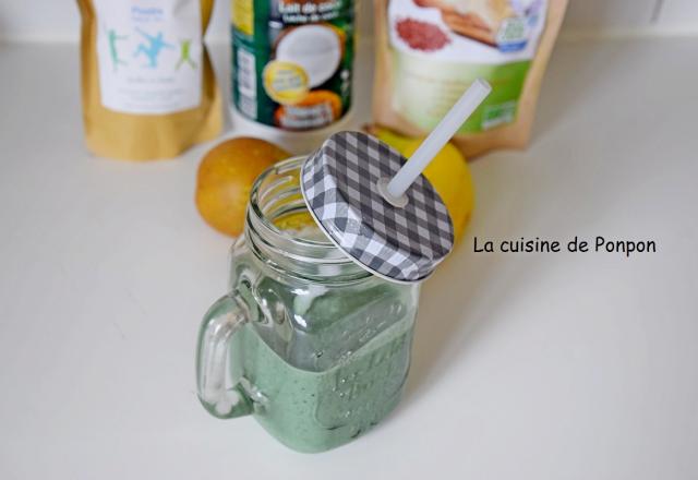 Smoothie poire, banane, coco, linette et spiruline