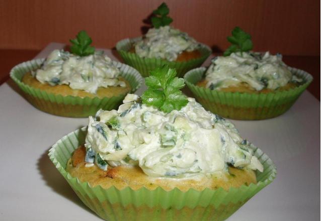 Cupcakes aux courgettes sauce au chèvre frais