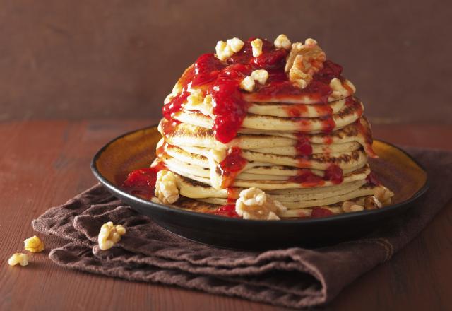 Pancakes à la confiture de fraises