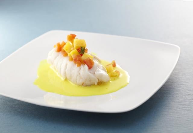 Dos de cabillaud Skrei de Norvège poché au lait de coco et parfumé au curcuma