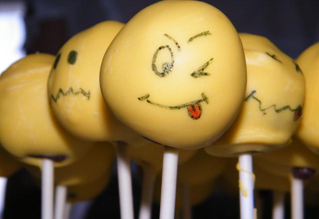 Cake pops smiley