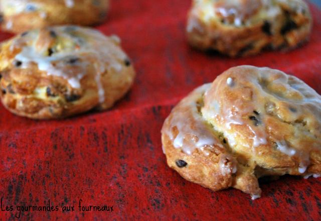 Brioches aux pépites de chocolat et aux oranges confites