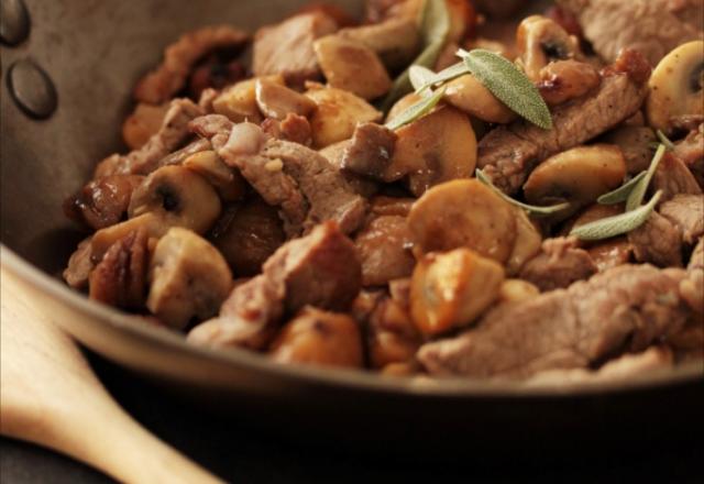 Sauté d'agneau aux champignons et aux marrons