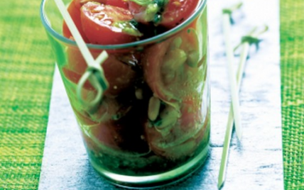 Salade de Tomates de France et pignons de pin au pistou