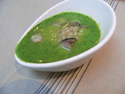 Soupe de fanes de radis, caviar d'escargot