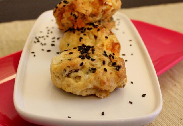 Scones Au roquefort Papillon, noisettes grillées et sésame