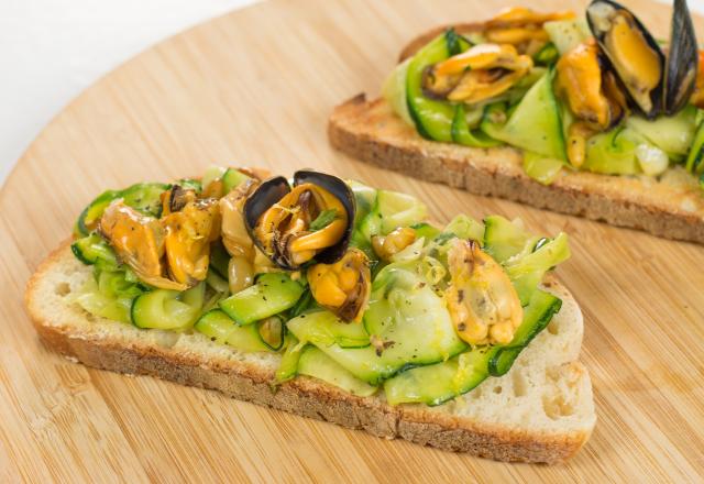 Bruschetta aux moules et aux courgettes