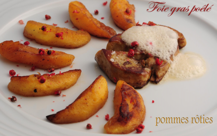 Foie gras poêlé à l'émulsion de pommes épicées et pommes roties