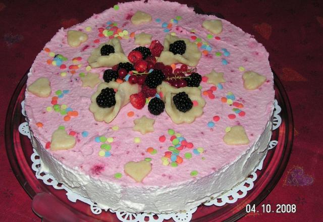 Gâteau aux fruits rouges maison