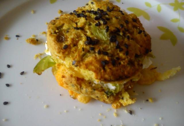 Candadian' scones : édam, mimolette, sésame noir et poireaux