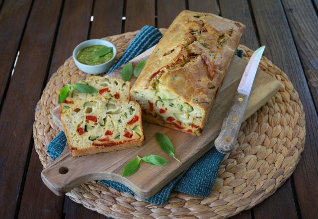 Cake aux poivrons, pesto et courgettes