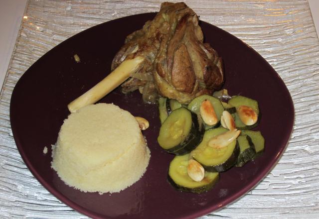 Souris d'agneau aux courgettes et aux amandes