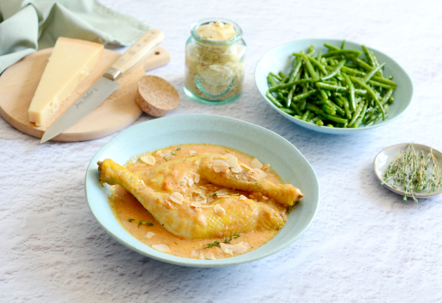 Cuisses de poulet à la crème d’amandes et haricots vert à l’ail