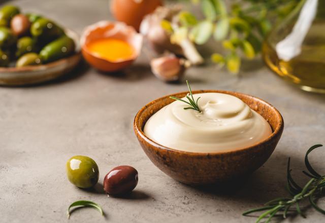 Avec seulement un filet d’huile, cette recette de mayonnaise légère est parfaite pour ne pas culpabiliser !