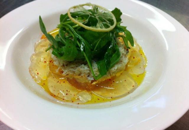 Tourteau en effilochage à la gelée de tomate fraiche