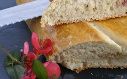 Focaccia (fougasse) lardons oignons chèvre frais