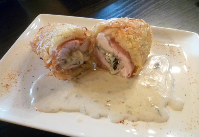 Suprême de poulet à la fourme d'Ambert, en crépine de pommes de Terre