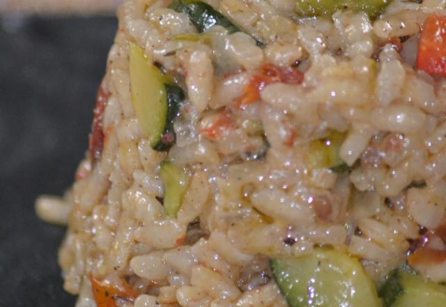 Risotto aux courgettes, poivrons grillés et tomates séchées