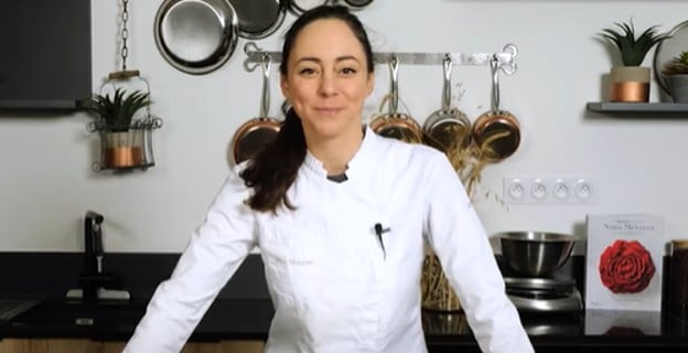 Nina Métayer dévoile sa recette et son ingrédient secret pour une mousse au chocolat absolument incroyable !