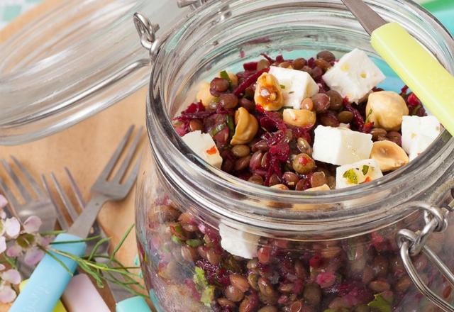 Salade de lentilles vertes du Puy, dés de féta et vinaigrette au miel