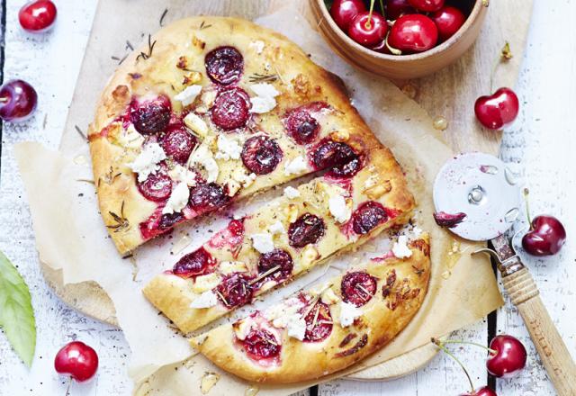 Focaccia Brebis, cerises de nos régions et romarin