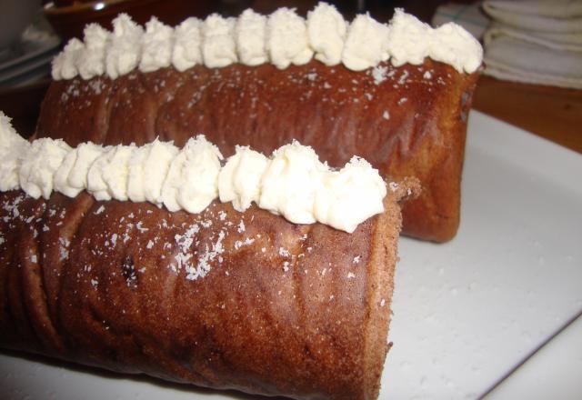 Gâteau roulé moelleux, mascarpone et cacao