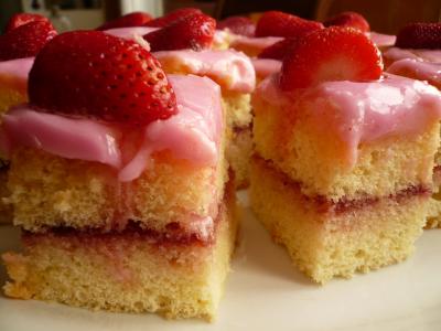 Gâteau tout rose de printemps