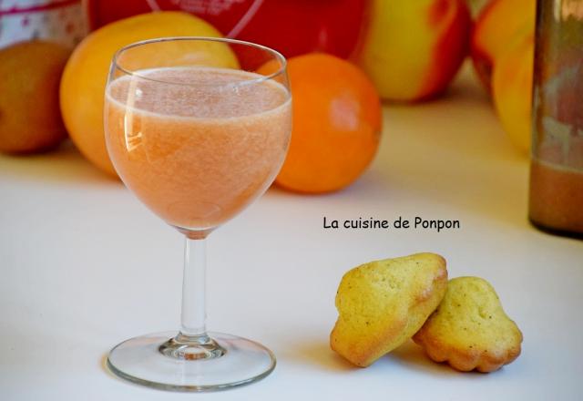 Jus d'orange, pamplemousse, kiwi et sirop d'amour