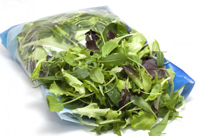 Rappel de salades en sachet : quelle marque est concernée et que risque-t-on ?